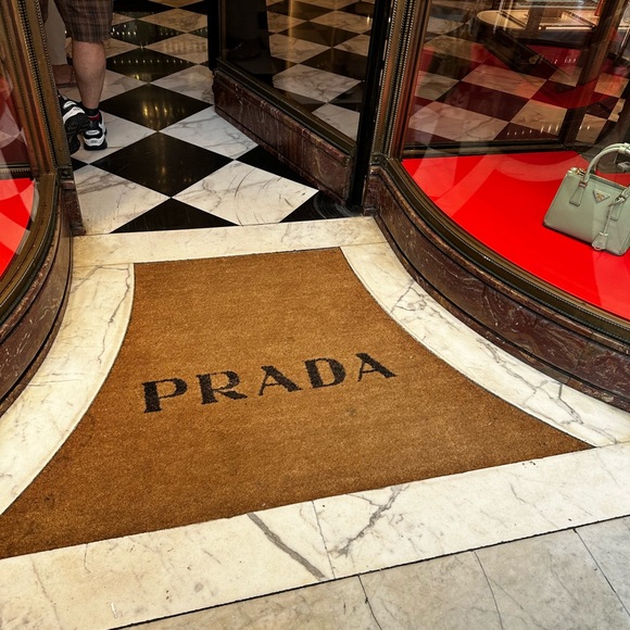 Meet your Posher, Jen - Picture 3 of 4